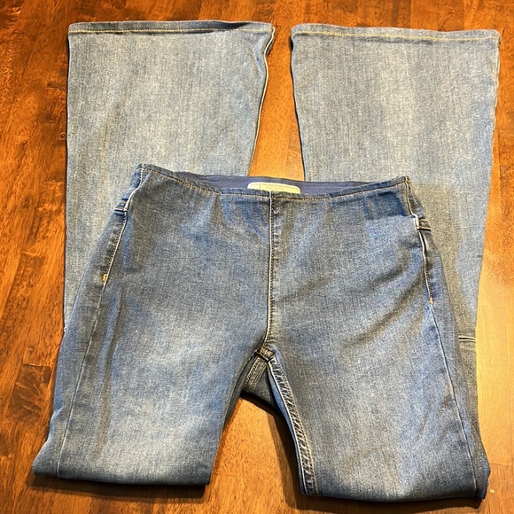 Free People Penny Pull-On Flare Jeans! - Picture 3 of 5